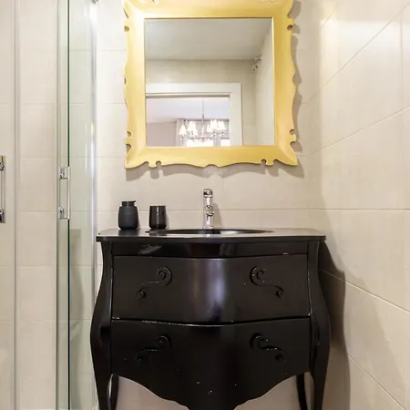 Diseno Y Elegancia En El Corazon De Apartment Bilbao